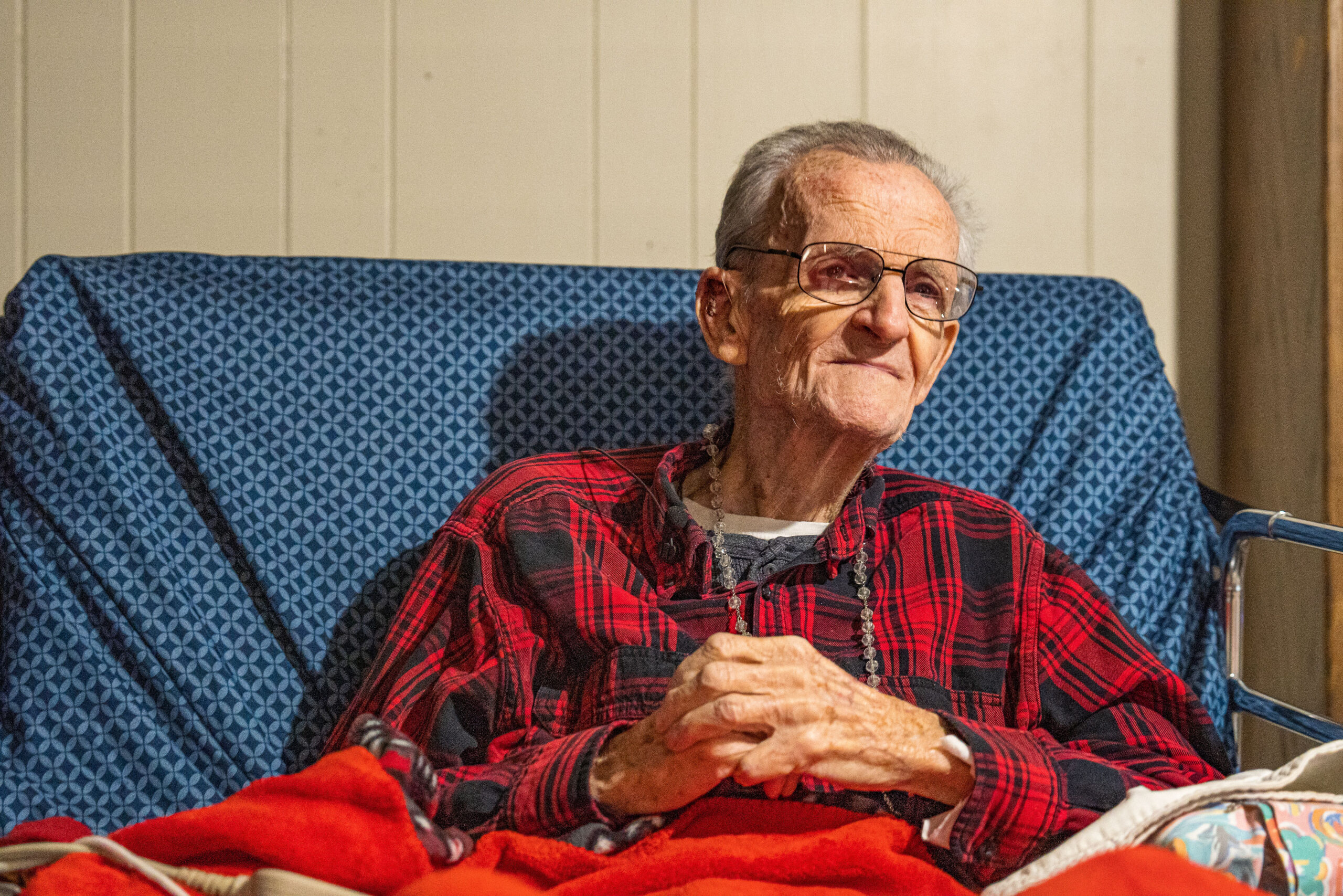 Man sitting in chair waiting on nutritious meals for seniors